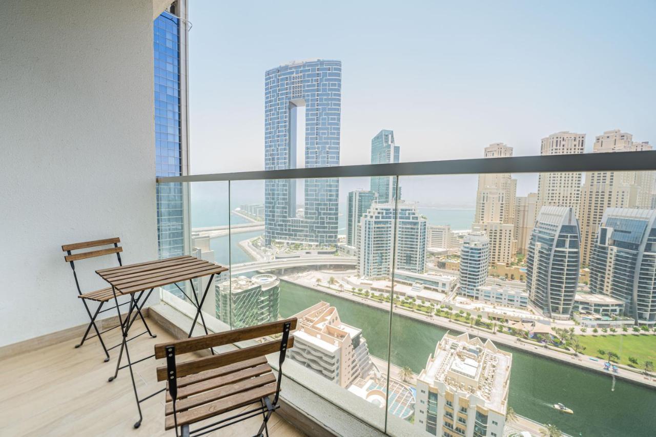 Fam Living - Marina Marvel - Studio Apartment With Breathtaking Views In Studio One Tower Dubai Exteriör bild