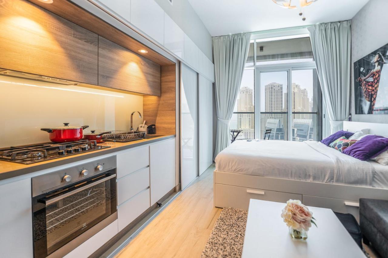 Fam Living - Marina Marvel - Studio Apartment With Breathtaking Views In Studio One Tower Dubai Exteriör bild