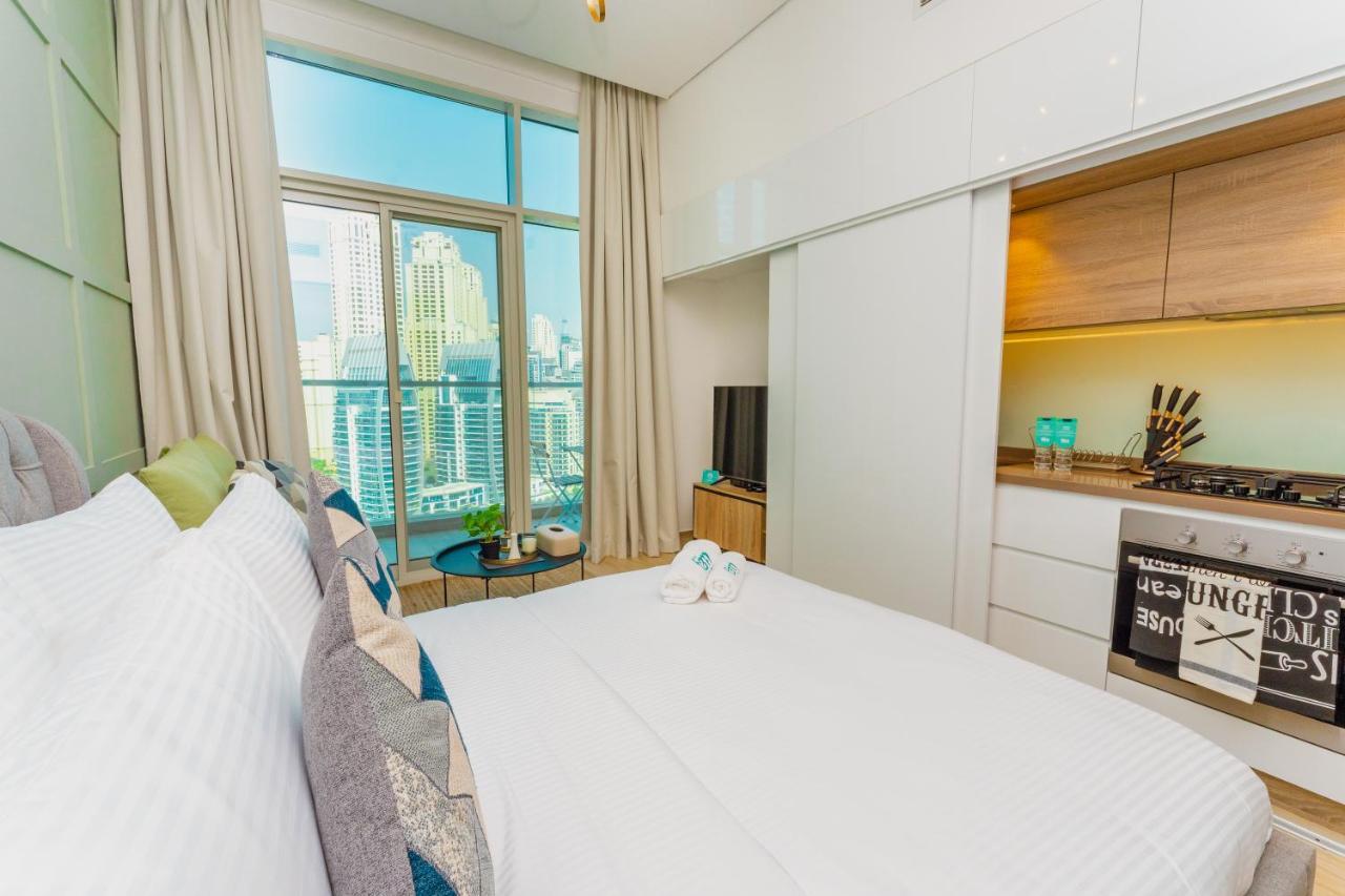 Fam Living - Marina Marvel - Studio Apartment With Breathtaking Views In Studio One Tower Dubai Exteriör bild