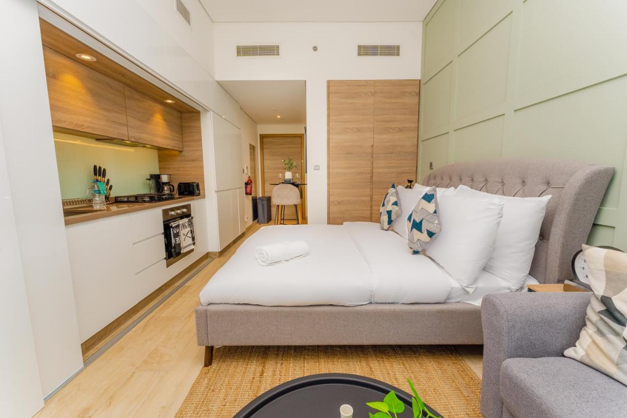 Fam Living - Marina Marvel - Studio Apartment With Breathtaking Views In Studio One Tower Dubai Exteriör bild