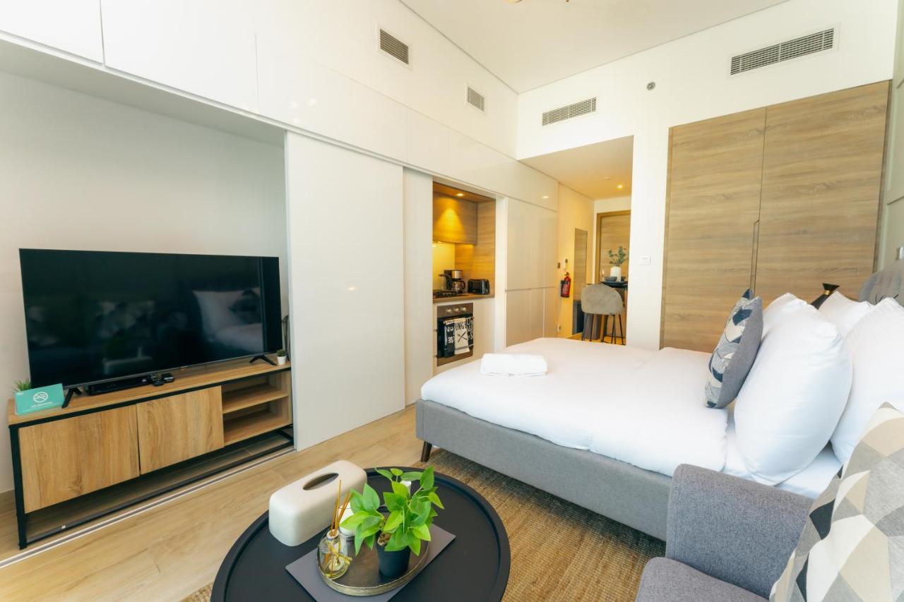 Fam Living - Marina Marvel - Studio Apartment With Breathtaking Views In Studio One Tower Dubai Exteriör bild