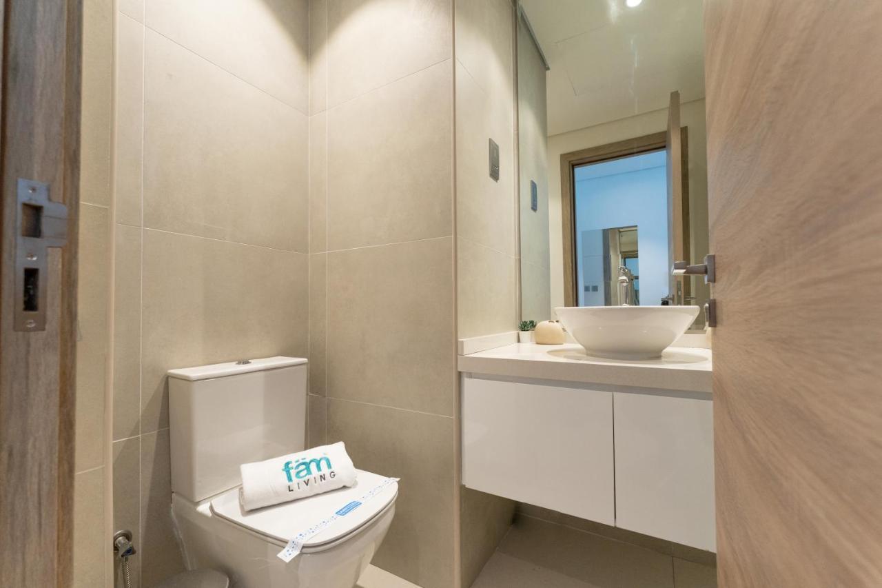 Fam Living - Marina Marvel - Studio Apartment With Breathtaking Views In Studio One Tower Dubai Exteriör bild