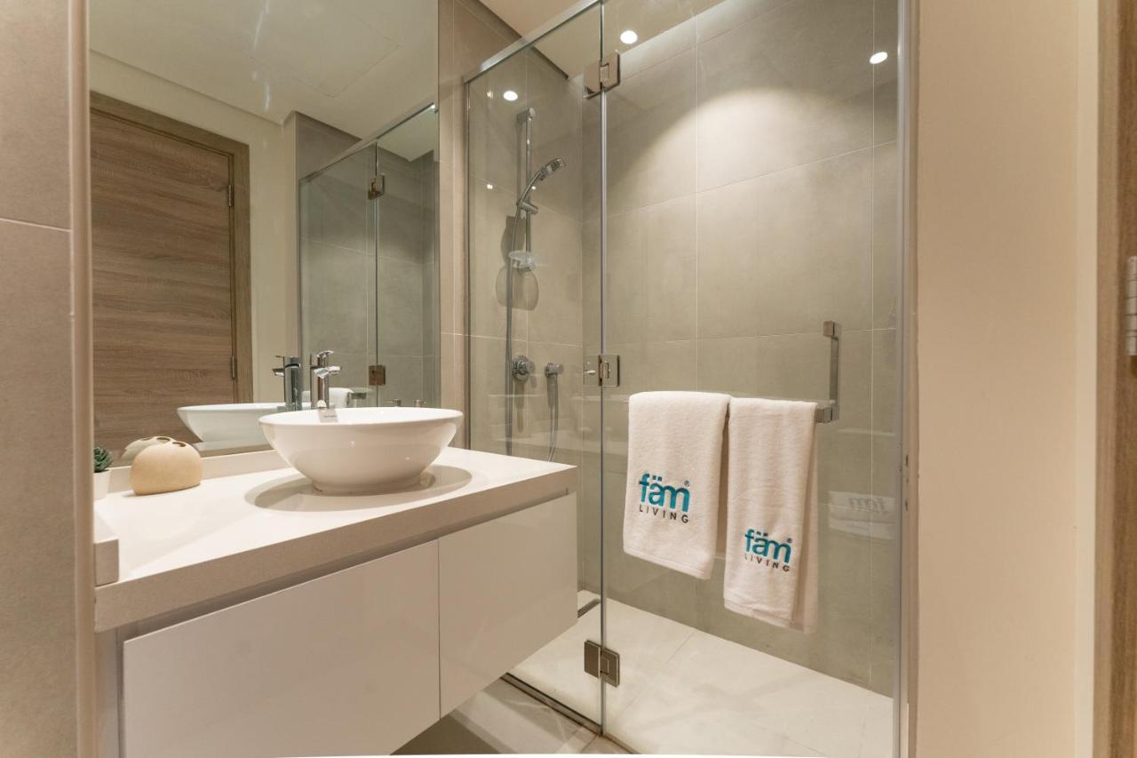 Fam Living - Marina Marvel - Studio Apartment With Breathtaking Views In Studio One Tower Dubai Exteriör bild