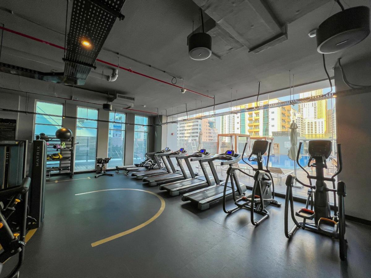 Fam Living - Marina Marvel - Studio Apartment With Breathtaking Views In Studio One Tower Dubai Exteriör bild