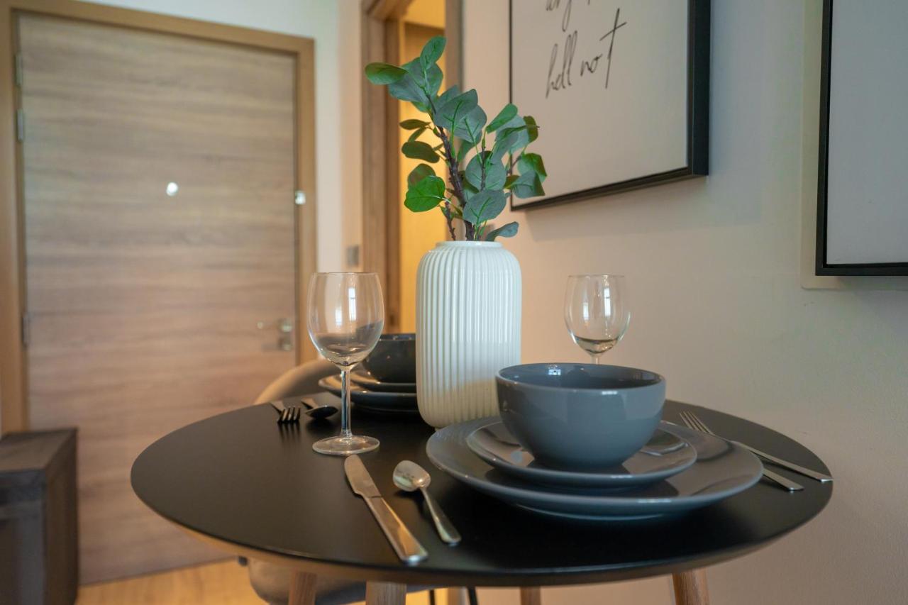 Fam Living - Marina Marvel - Studio Apartment With Breathtaking Views In Studio One Tower Dubai Exteriör bild